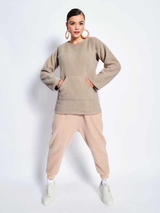 Пуловер прямого крою з довгими рукавами і кишенею-кенгуру