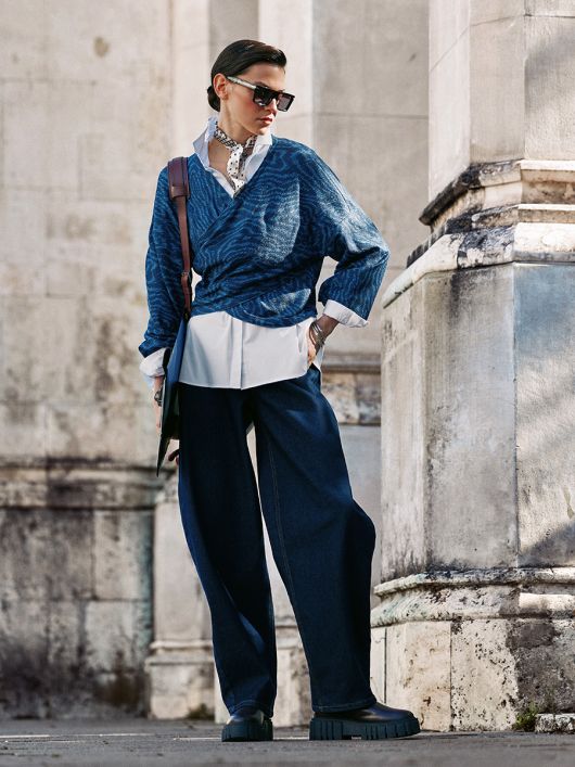 Пуловер зі схрещеними деталями пілочки