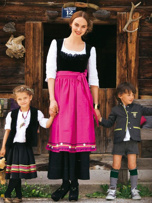 Сукня і фартух у баварському стилі