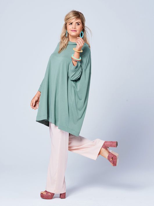 Пуловер широкого кроя с круглой кокеткой