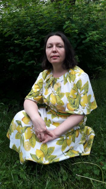 Сукня "Усупереч логіці"