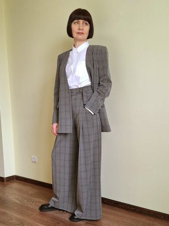 Сірий костюм трійка у клітинку. Блейзер
