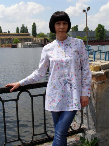 Сорочка з косими складками на спинці