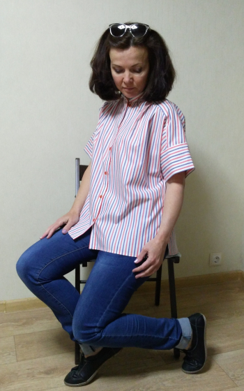 Смугаста блузка.