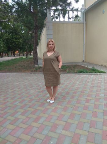 Легка зручна лляна сукня