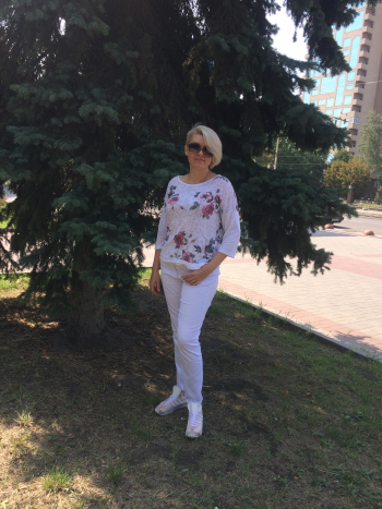Універсальні  білі джинси