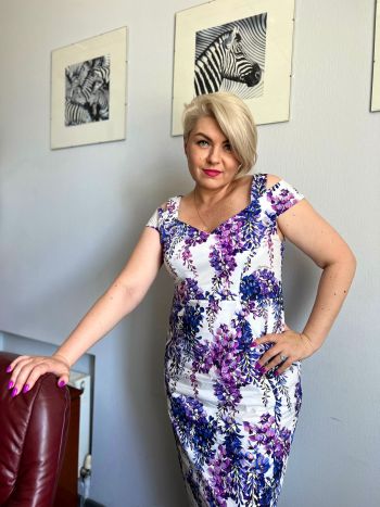 Сукня з гліциніями