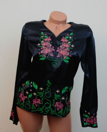 Блуза с вышивкой "Розовые лилии"