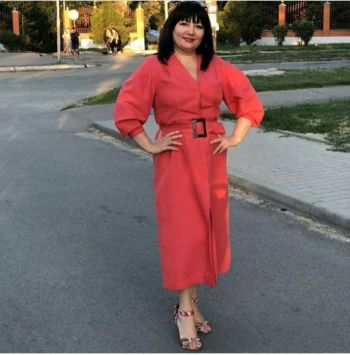 Сукня з пишними рукавами 