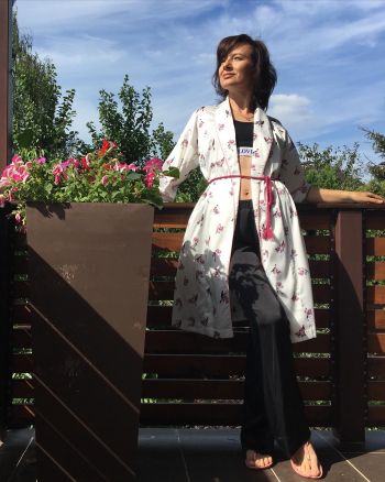 Шовкова піжама або домашній халат із брюками