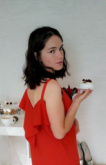 Сукня з воланами на Конкурс #Стань моделлю для новорічної обкладинки Burda Style