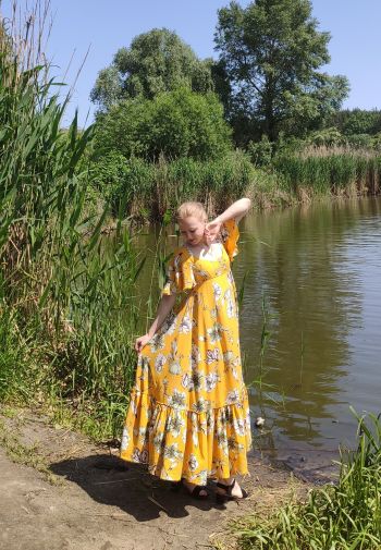 Сукня максі силуету ампір з рукавами-крильцями