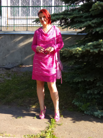 Мереживна рожева сукня