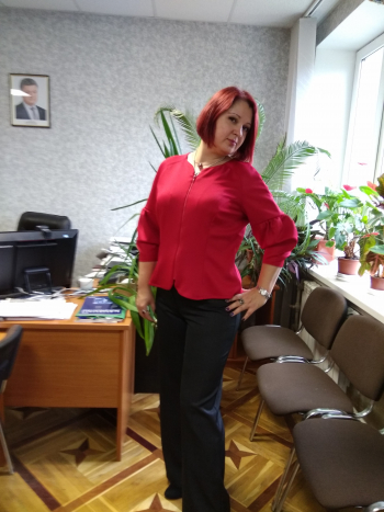 Червона блуза