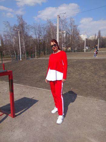 Майже спортивний костюм
