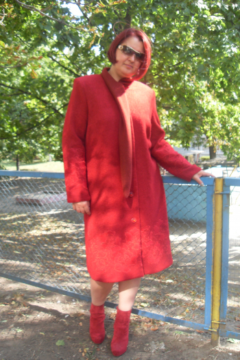 Червоне пальто