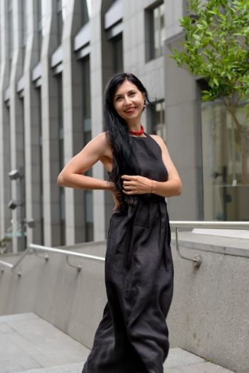 Чорна лляна сукня