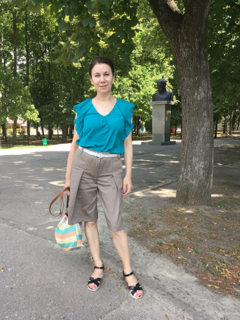 Топ з крильцями