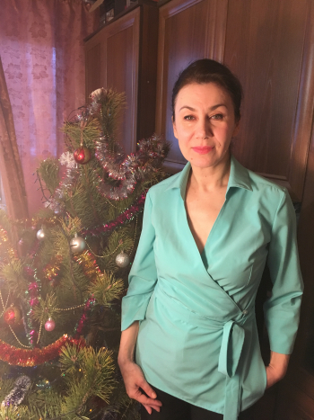 Бірюзова блузка