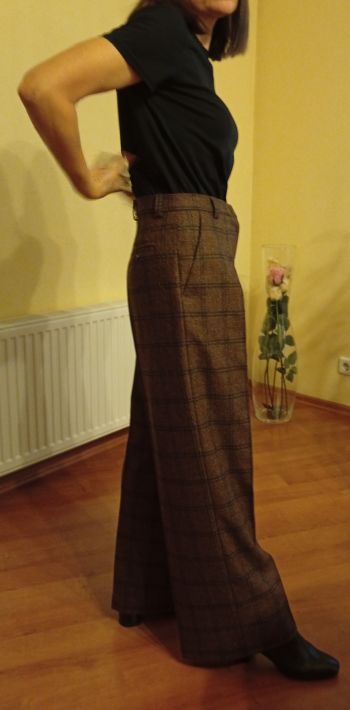 Брюки прямого крою со складками