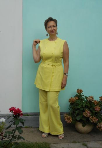 Жовтий лляний жилет з паском