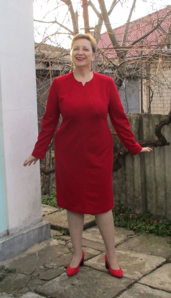 Червона трикотажна сукня-футляр