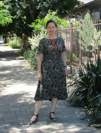Сукня зі спідницею на запах