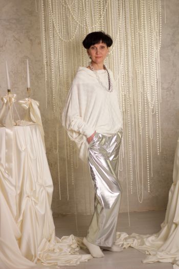 Молочний пуловер