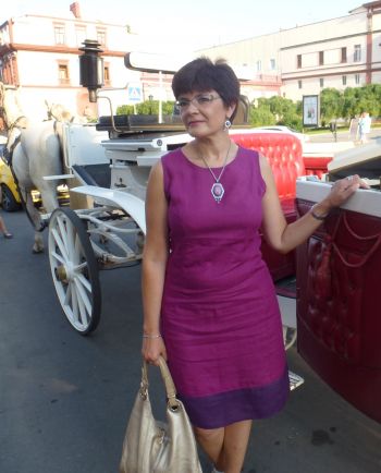 Лляна сукня ягідного кольору 