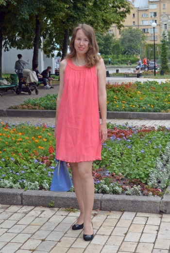Коралова сукня