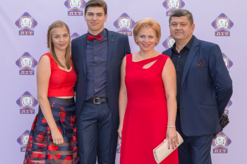 Вбрання на Випускний Бал 2017