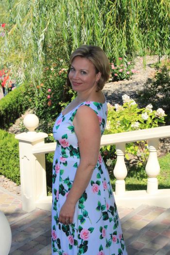 Сукня з трояндами "Стань моделлю для новорічної обкладинки Burda Style"