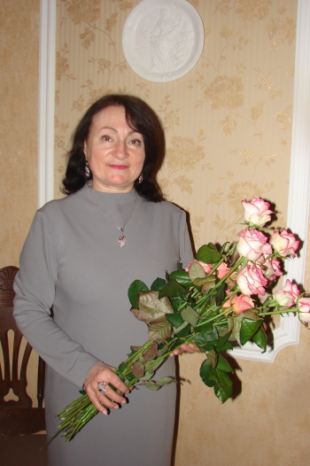 Сукня з творчим використанням викрійки