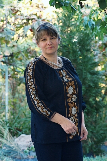 Ще одна вишиванка та джинси
