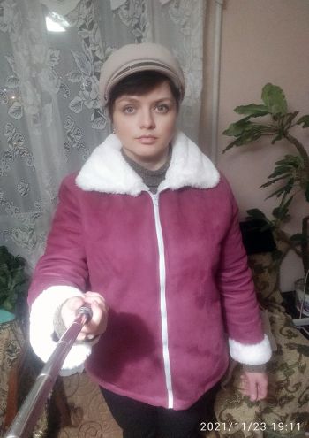 Яскрава зимова куртка