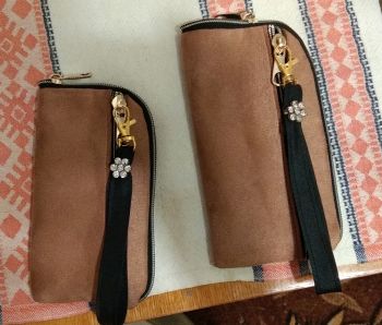 Чохли для телефонів. Використовую залишки улюбленої тканини 1.