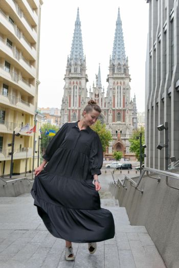 «Маленька» чорна сукня і не чорна