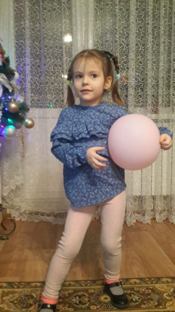 Блуза з оборками для дівчинки