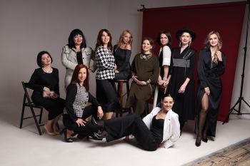 Дніпровський чорно-білий флешмоб: "Хід королеви"