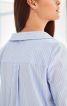 Блузка рубашечного кроя с глубоким вырезом - фото 4